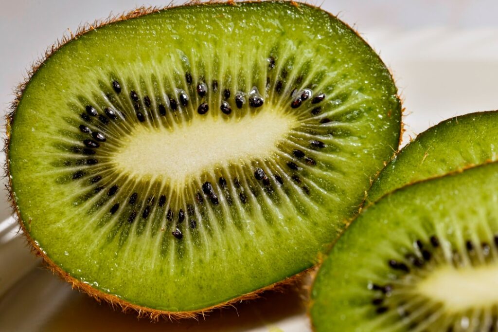 Mangiare kiwi ogni giorno: attenzione alle conseguenze