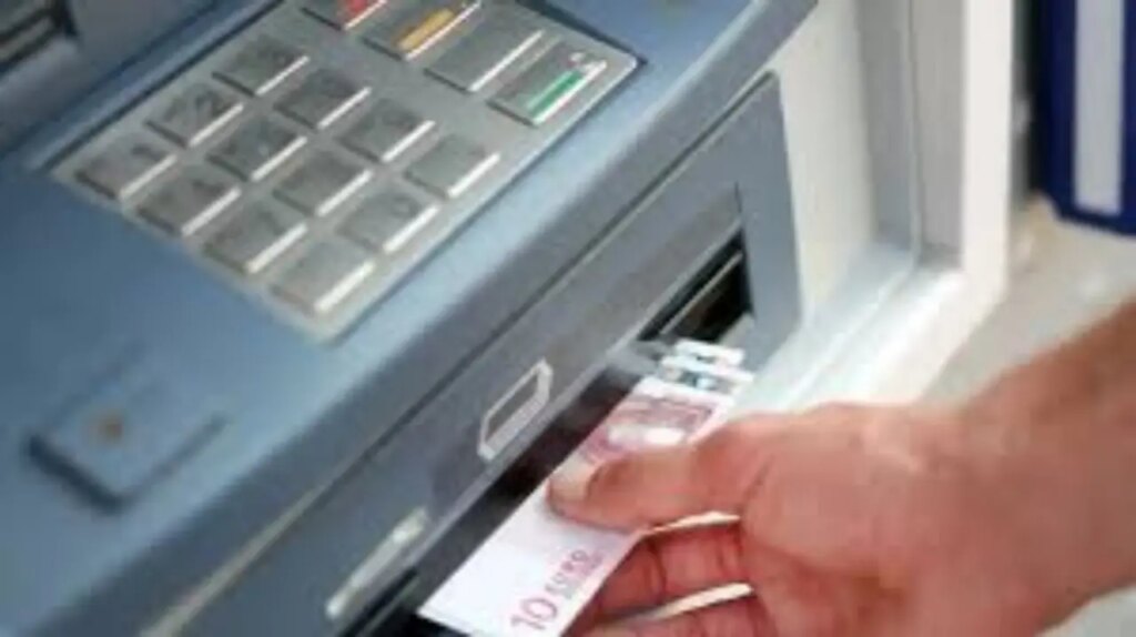 Addio al Bancomat: ecco chi non può più prelevare soldi